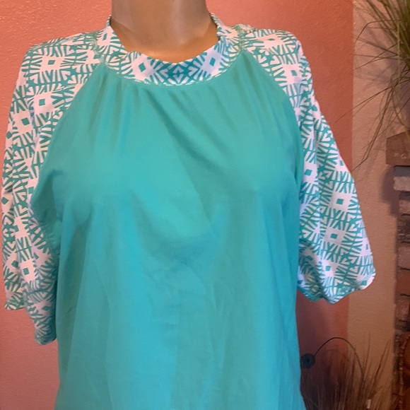 Pre-Owned Workout top - Picture 2 of 5